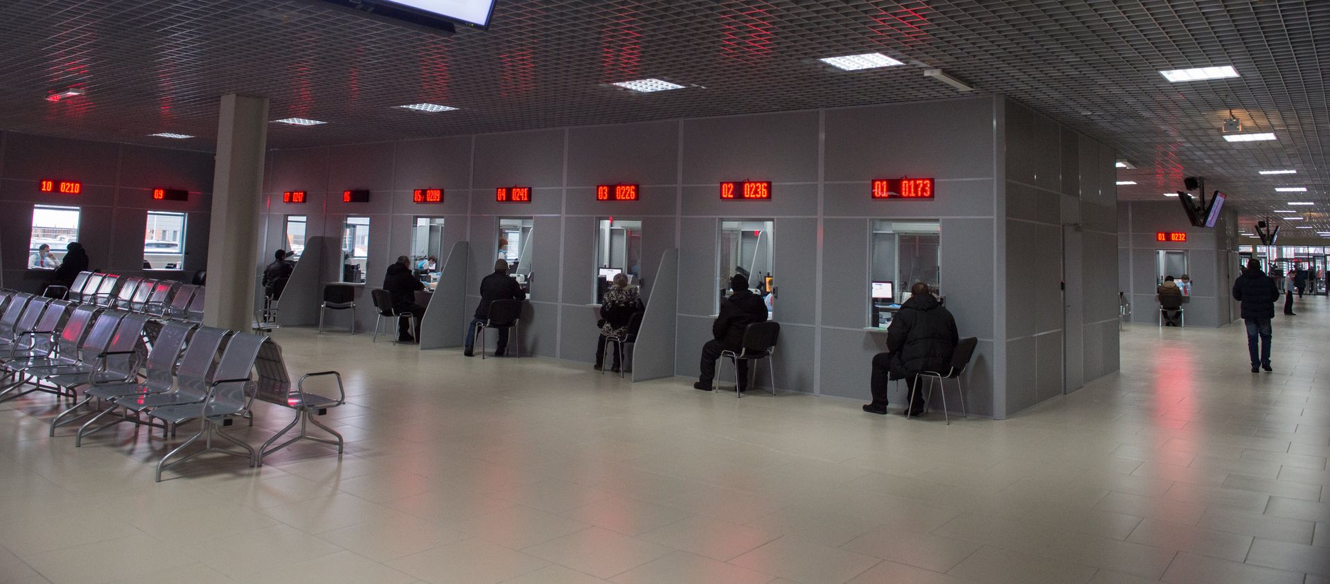 Посетители в многофункциональном миграционном центре Москвы, архивное фото - Sputnik Армения, 1920, 02.04.2021