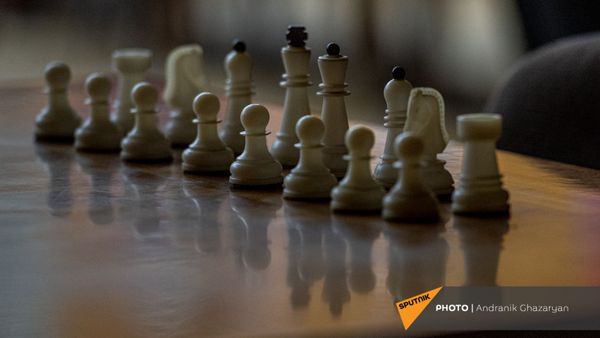Шахматные фигуры на столе во время традиционного шахматного турнира среди сотрудников СМИ Армении (27 марта 2021). Ереван - Sputnik Армения