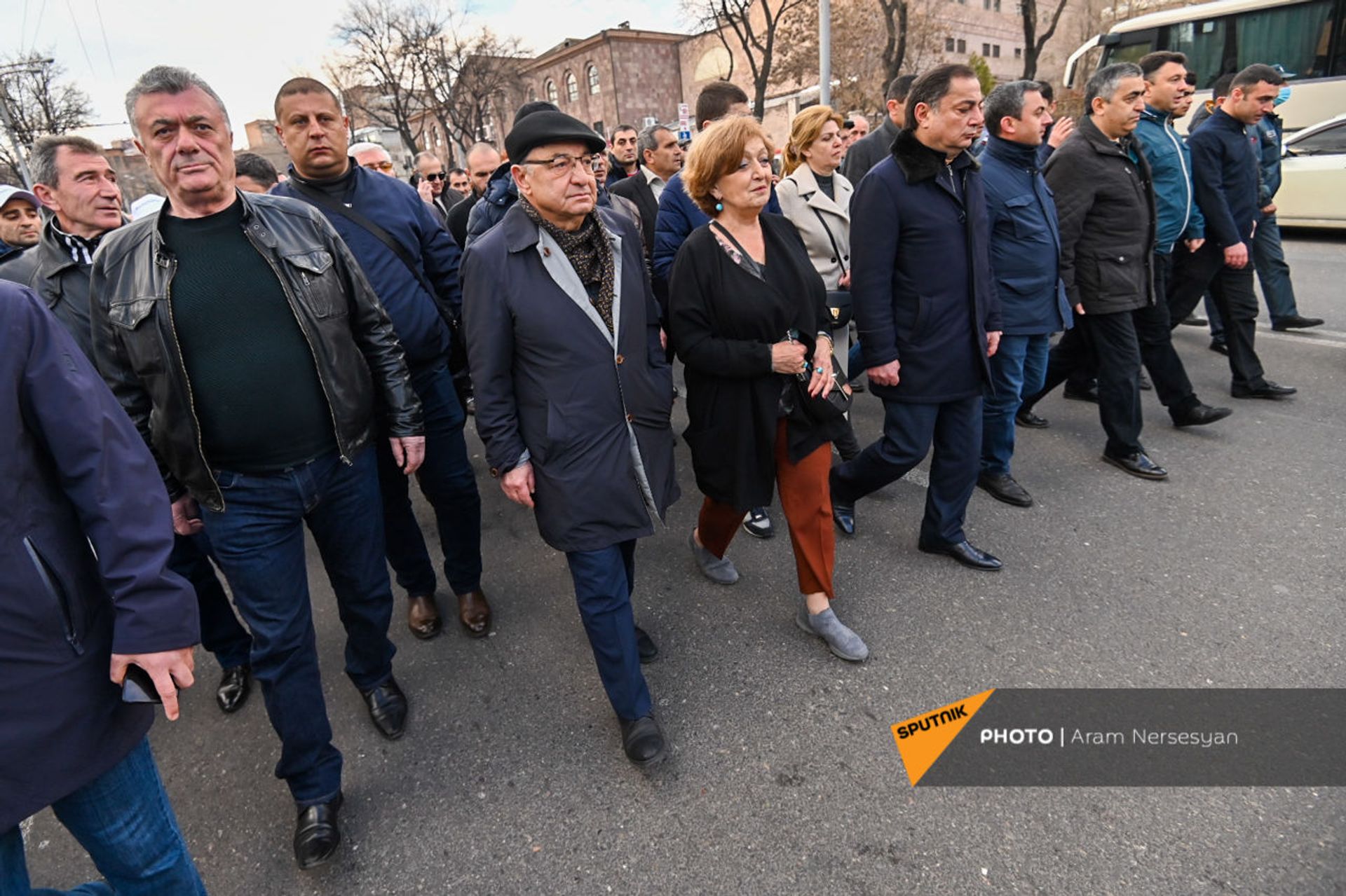 Ընդդիմությունը երթով անցնում է Երևանի կենտրոնով. տեսանյութ - Sputnik Արմենիա, 1920, 28.03.2021