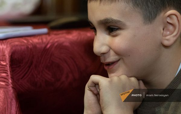 Племянник погибшего военнослужащего Самвела Атояна Армен - Sputnik Армения