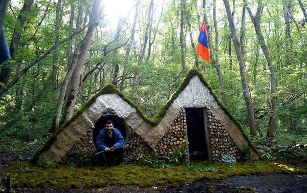 Домик в лесу, изготовленный Арутюном Акопяном Домик в лесу, изготовленный Арутюном Акопяном - Sputnik Армения