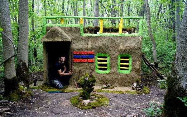Домик в лесу, изготовленный Арутюном Акопяном Домик в лесу, изготовленный Арутюном Акопяном - Sputnik Армения