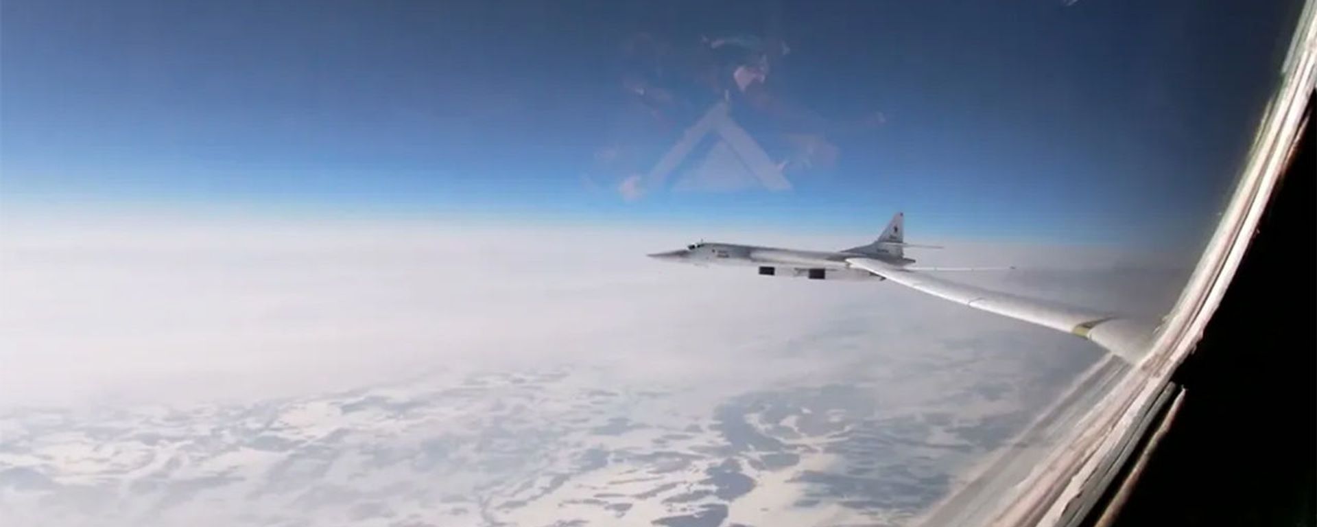 Полеты стратегических ракетоносцев Ту-160 в сопровождении истребителей МиГ-31 - Sputnik Армения, 1920, 30.03.2021