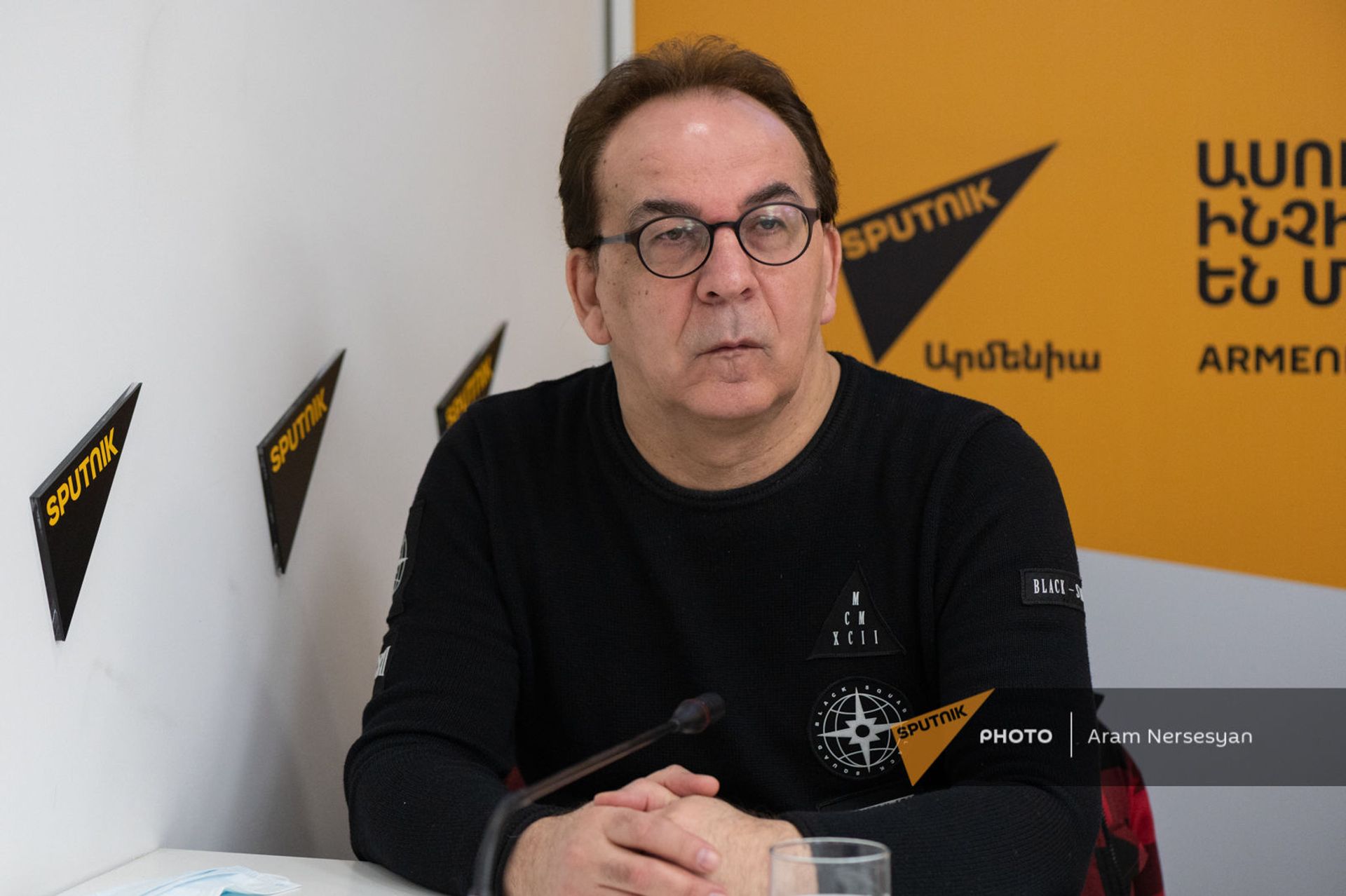 Киновед, консультант по сценарию Завен Бояджян на пресс-конференции на тему нового кинопроекта Возрождение Дживана Аветисяна в мультимедийном пресс-центре Sputnik Армения (30 марта 2021). Еревaн Киновед, консультант по сценарию Завен Бояджян на пресс-конференции на тему нового кинопроекта Возрождение Дживана Аветисяна в мультимедийном пресс-центре Sputnik Армения (30 марта 2021). Еревaн - Sputnik Армения, 1920, 18.09.2023