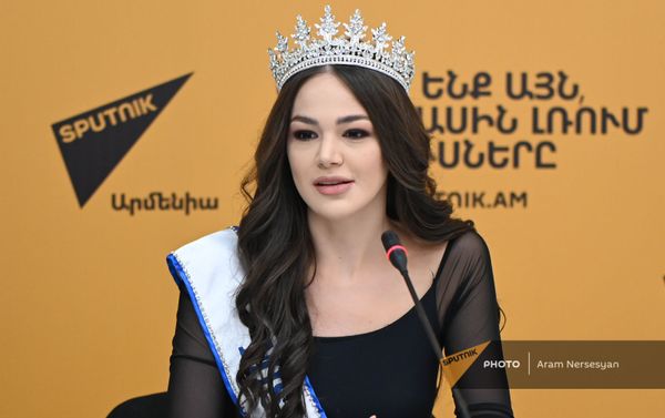 Представительница Армении на конкурсе красоты Мисс Вселенная Моника Григорян на пресс-конференции в мультимедийном пресс-центре Sputnik Армения (30 марта 2021). Еревaн - Sputnik Армения