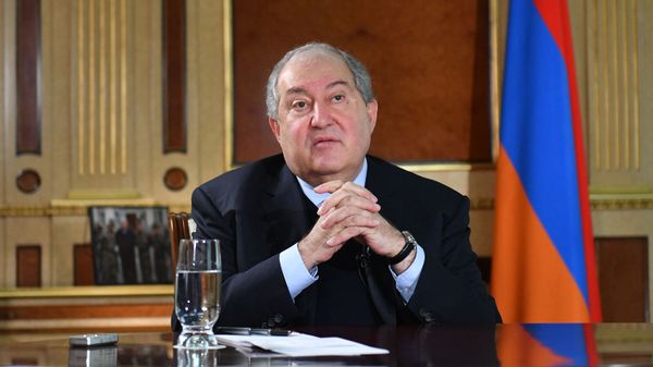 Президент Армен Саркисян во время экслюзивного интервью газете «Аравот» - Sputnik Армения