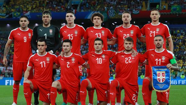 Состав сборной Сербии перед началом матча группового этапа чемпионата мира по футболу против сборной Бразилии (27 июня 2018). Москвa - Sputnik Армения