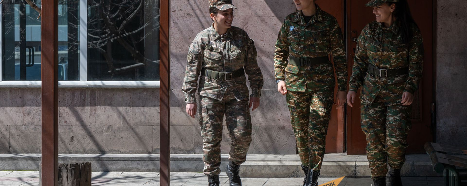 Курсантки Военно-авиационного института министерства обороны РА имени маршала Арменака Ханферянца - Sputnik Արմենիա, 1920, 04.04.2021
