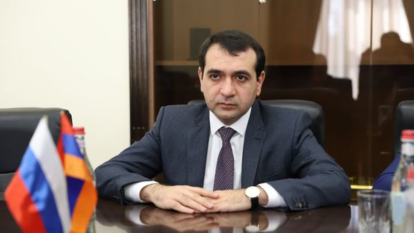 Губернатор Ширака Ованнес Арутюнян на встрече с Чрезвычайным и Полномочным послом России (31 марта 2021). Гюмри - Sputnik Армения