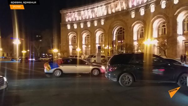 Эмоции футбольных болельщиков - автомобилистов после третьей победы сборной Армении - Sputnik Армения
