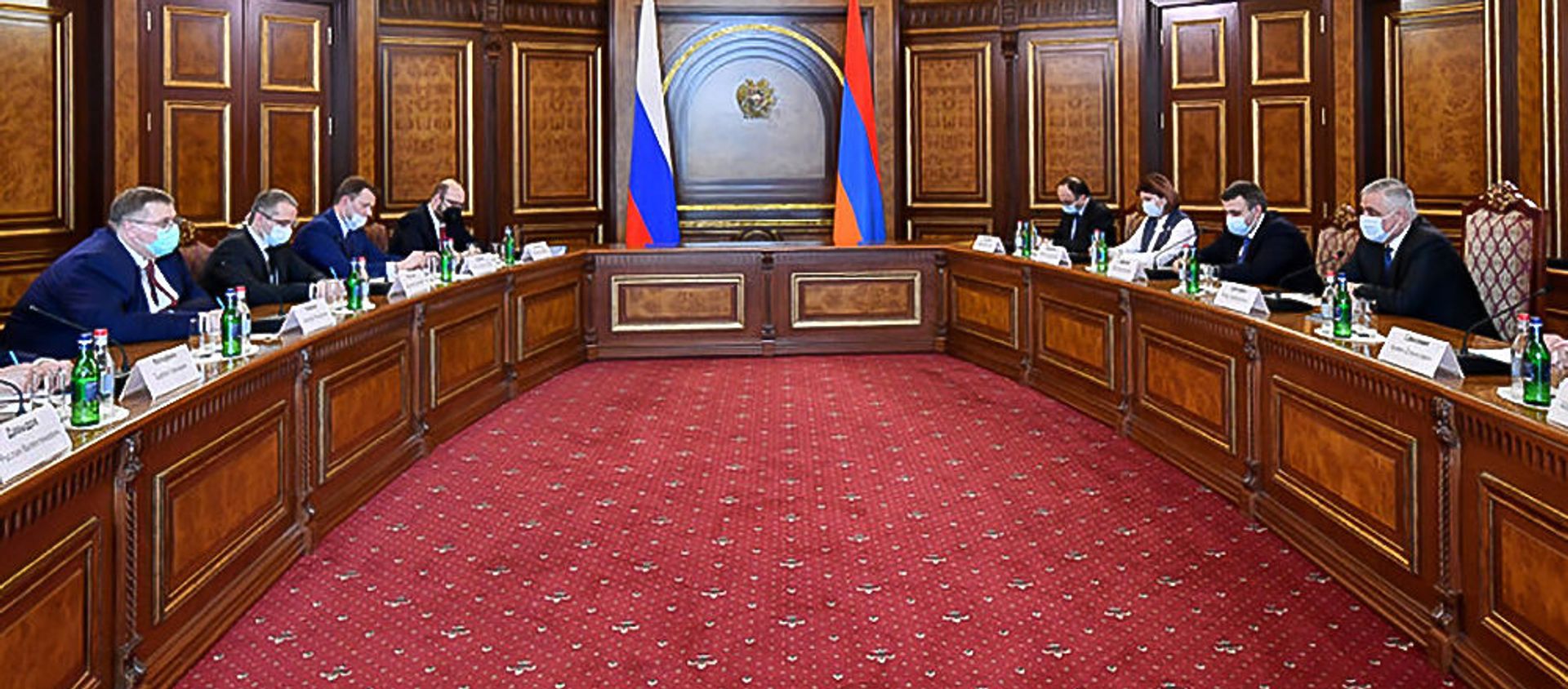 Встреча вице-премьера Армении Мгера Григоряна и заместителя председателя правительства России Алексея Оверчука (1 апреля 2021). Еревaн Встреча вице-премьера Армении Мгера Григоряна и заместителя председателя правительства России Алексея Оверчука (1 апреля 2021). Еревaн - Sputnik Արմենիա, 1920, 01.04.2021