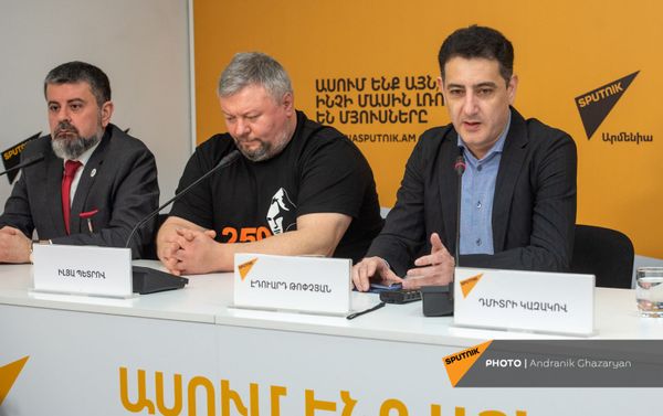 Пресс-конференция, посвященная записи всех 9 симфоний Людвига Ван Бетховена (2 апреля 2021). Еревaн Пресс-конференция, посвященная записи всех 9 симфоний Людвига Ван Бетховена (2 апреля 2021). Еревaн - Sputnik Армения
