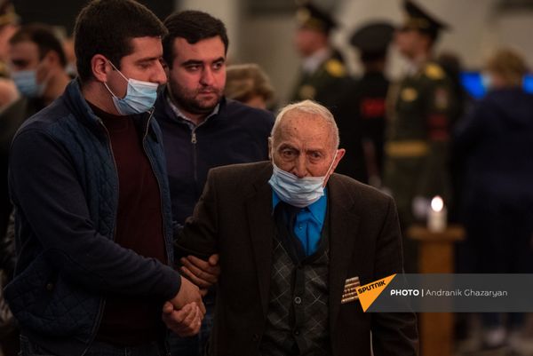 Панихида по Аркадию Тер-Тадевосяну (2 апреля 2021). Еревaн - Sputnik Армения