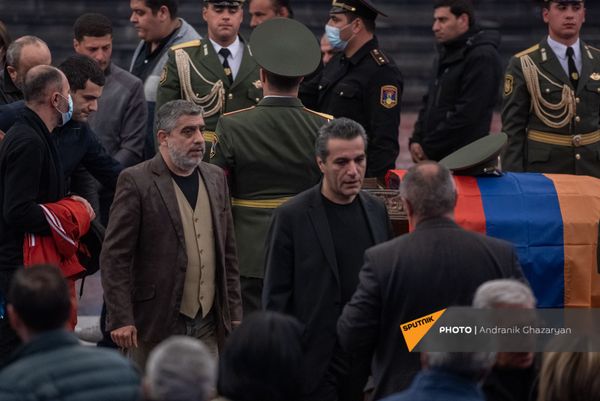 Երգիչ Արամոն`Արկադի Տեր–Թադևոսյանի հոգեհանգիստին Երգիչ Արամոն`Արկադի Տեր–Թադևոսյանի հոգեհանգիստին - Sputnik Արմենիա