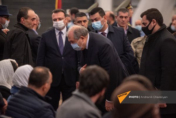 ՀՀ նախագահ Արմեն Սարգսյանը` Արկադի Տեր–Թադևոսյանի հոգեհանգիստին ՀՀ նախագահ Արմեն Սարգսյանը` Արկադի Տեր–Թադևոսյանի հոգեհանգիստին - Sputnik Արմենիա