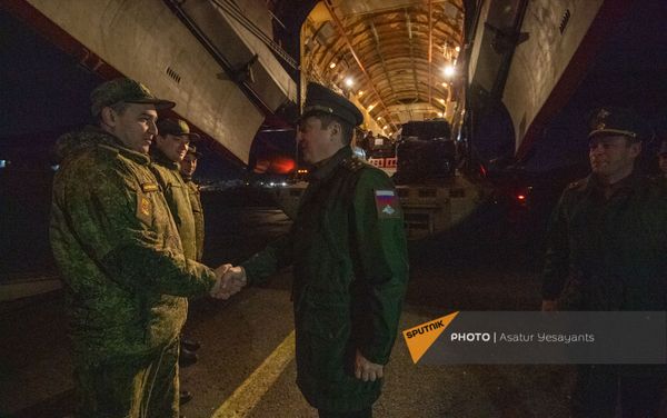 Российские специалисты миссии сводного отряда войск радиационной, химической и биологической защиты (РХБЗ) Минобороны РФ в Армении возвращаются на родину (2 апреля 2021). Еревaн Российские специалисты миссии сводного отряда войск радиационной, химической и биологической защиты (РХБЗ) Минобороны РФ в Армении возвращаются на родину (2 апреля 2021). Еревaн - Sputnik Армения