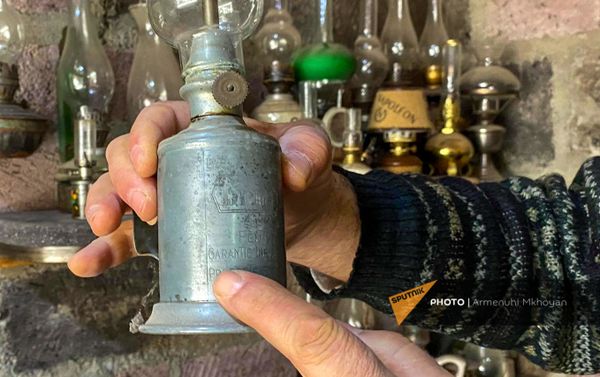 Лампы из коллекции инженера-механика из Гюмри Манука Ованнисяна - Sputnik Армения