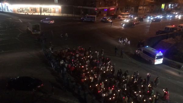 От пересечения проспекта Маштоца и улицы Григора Лусаворич в Ереване началось пасхальное шествие - Sputnik Армения