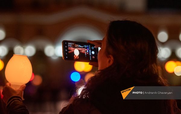 Шествие с зажженными лампадами после Святой литургии Сочельника (3 апреля 2021). Еревaн Шествие с зажженными лампадами после Святой литургии Сочельника (3 апреля 2021). Еревaн - Sputnik Армения