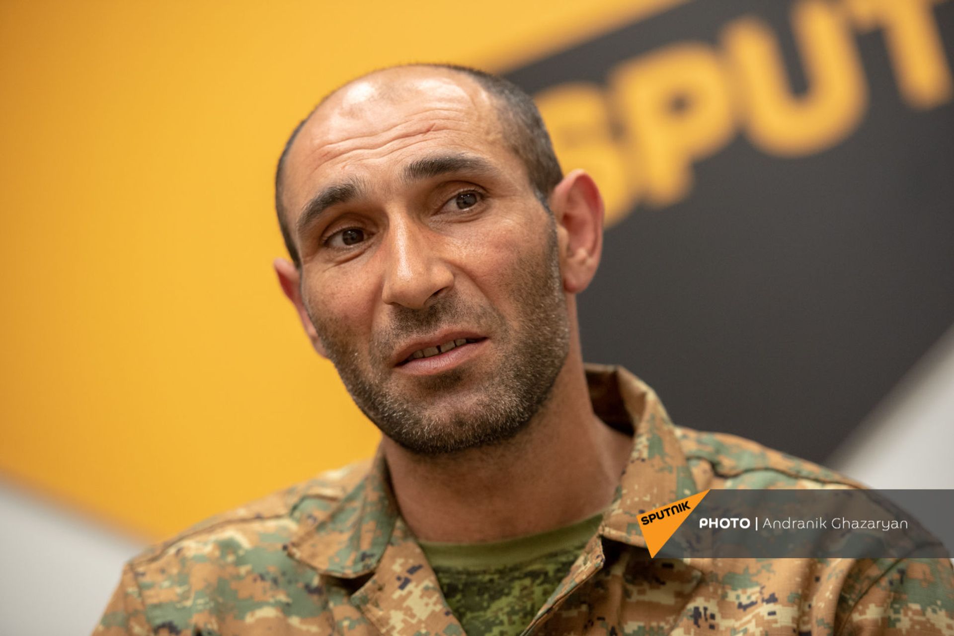 Нужен в Армении. На границе. С оружием в руках: Самвел из России оставил семью и вернулся - Sputnik Армения, 1920, 11.04.2021