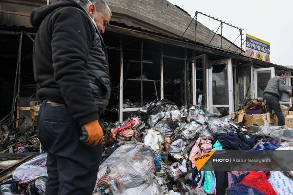 Այրված ապրանքն ու տաղավարի տերը. «Սուրմալու» առևտրի տուն - Sputnik Արմենիա