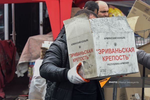 Փրկված ապրանքի տարհանում` «Սուրմալու» առևտրի տնից - Sputnik Արմենիա