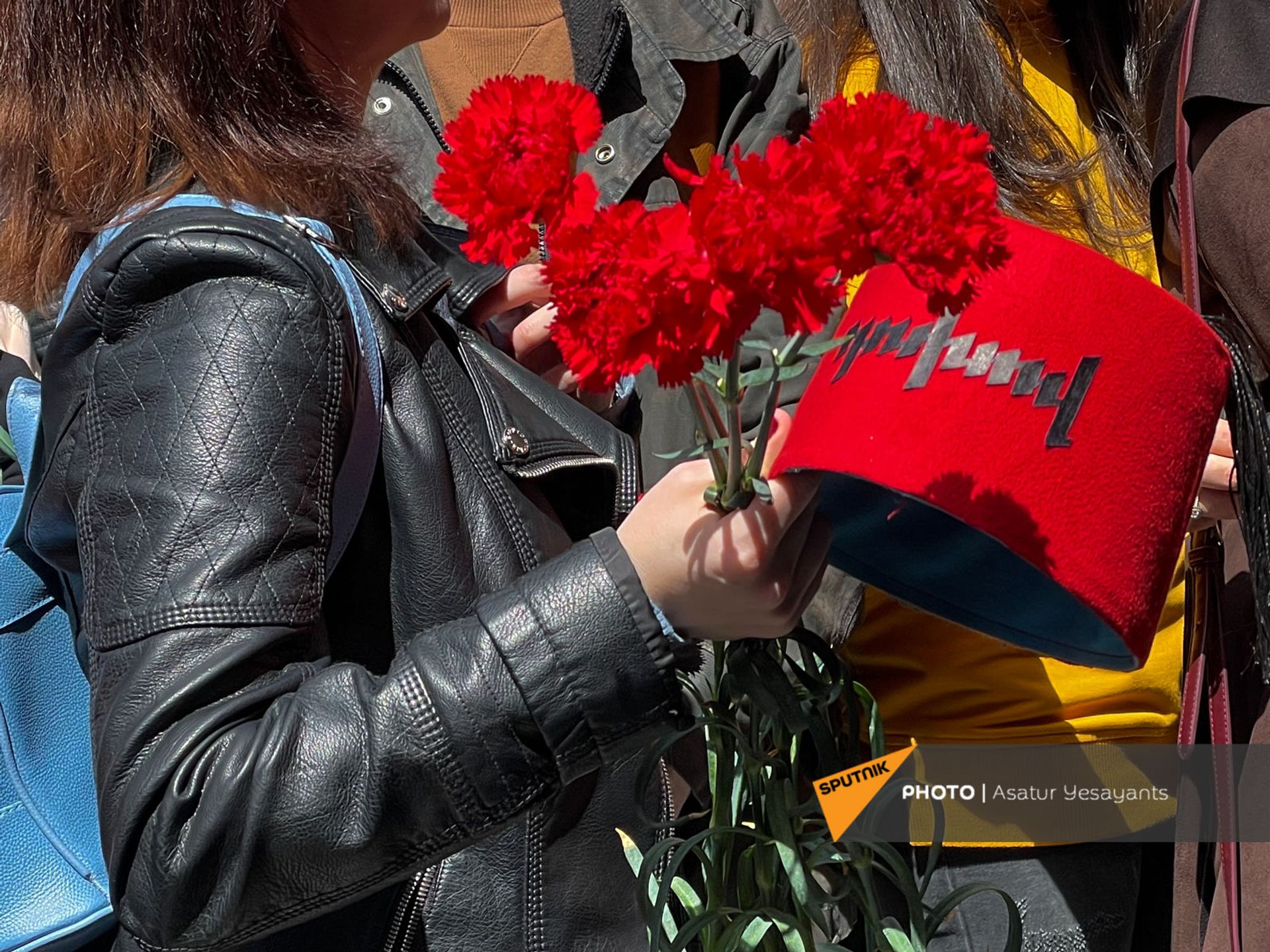 Акция протеста в Ереване: между активистками и силовиками произошла потасовка - видео - Sputnik Армения, 1920, 07.04.2021