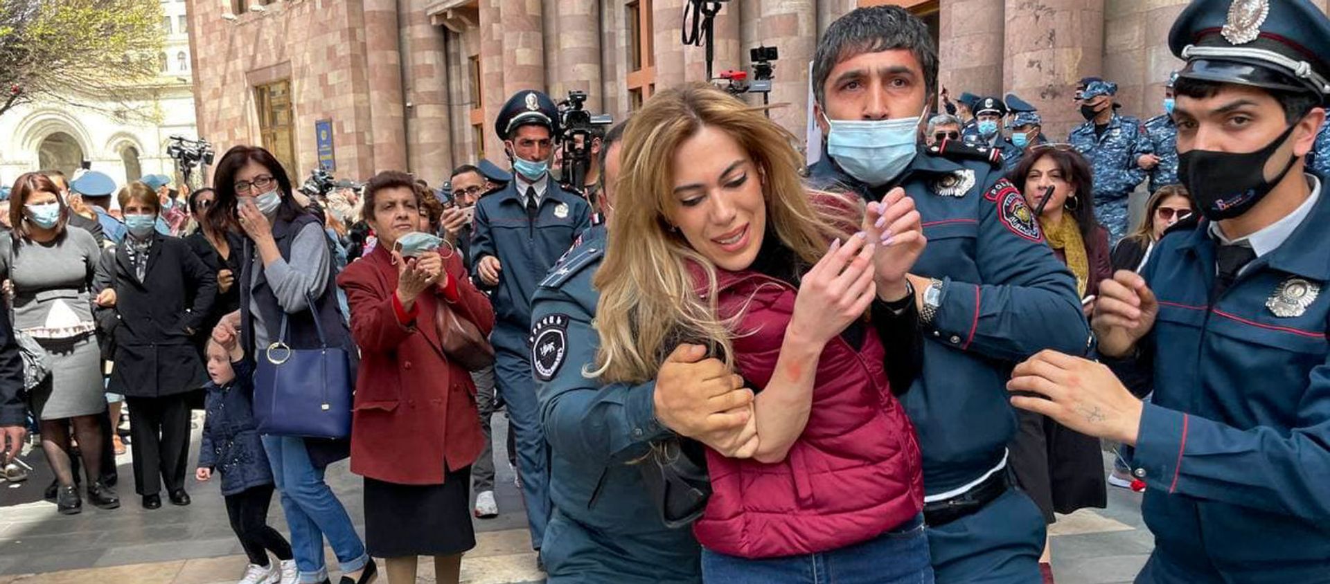 Акция протеста женщин-участниц движения ВЕТО, требующих отставки премьер-министра Пашиняна (7 апреля 2021). Еревaн - Sputnik Արմենիա, 1920, 07.04.2021