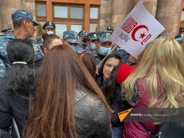 Акция протеста женщин-участниц движения ВЕТО, требующих отставки премьер-министра Пашиняна (7 апреля 2021). Еревaн Акция протеста женщин-участниц движения ВЕТО, требующих отставки премьер-министра Пашиняна (7 апреля 2021). Еревaн - Sputnik Армения