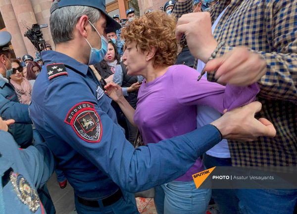 Акция протеста женщин-участниц движения ВЕТО, требующих отставки премьер-министра Пашиняна (7 апреля 2021). Еревaн Акция протеста женщин-участниц движения ВЕТО, требующих отставки премьер-министра Пашиняна (7 апреля 2021). Еревaн - Sputnik Армения