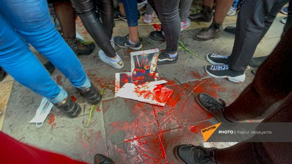 Акция протеста женщин-участниц движения ВЕТО, требующих отставки премьер-министра Пашиняна (7 апреля 2021). Еревaн Акция протеста женщин-участниц движения ВЕТО, требующих отставки премьер-министра Пашиняна (7 апреля 2021). Еревaн - Sputnik Армения
