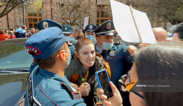 Акция протеста женщин-участниц движения ВЕТО, требующих отставки премьер-министра Пашиняна (7 апреля 2021). Еревaн Акция протеста женщин-участниц движения ВЕТО, требующих отставки премьер-министра Пашиняна (7 апреля 2021). Еревaн - Sputnik Армения