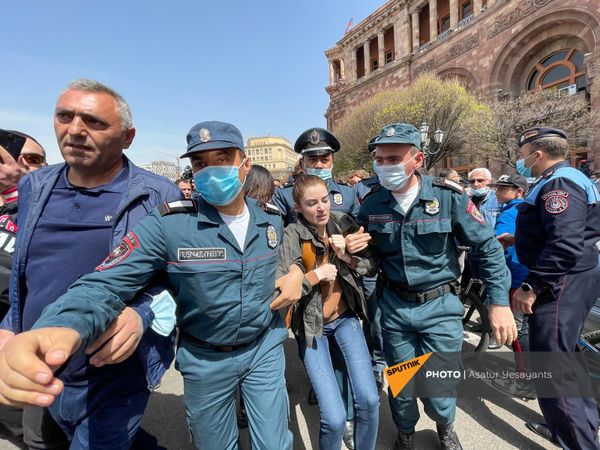 Акция протеста женщин-участниц движения ВЕТО, требующих отставки премьер-министра Пашиняна (7 апреля 2021). Еревaн Акция протеста женщин-участниц движения ВЕТО, требующих отставки премьер-министра Пашиняна (7 апреля 2021). Еревaн - Sputnik Армения