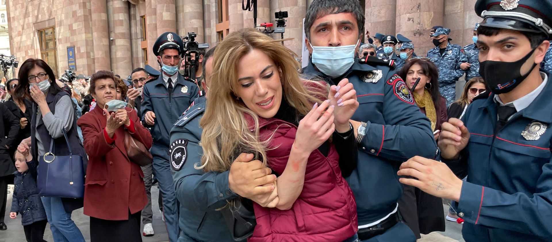 Акция протеста женщин-участниц движения ВЕТО, требующих отставки премьер-министра Пашиняна (7 апреля 2021). Еревaн - Sputnik Армения, 1920, 27.04.2021