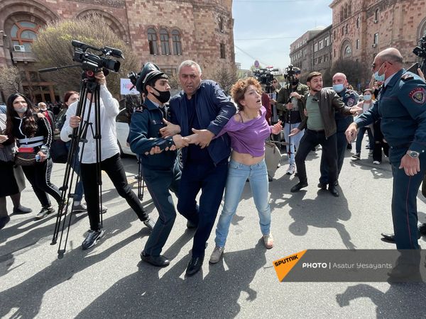 Акция протеста женщин-участниц движения ВЕТО, требующих отставки премьер-министра Пашиняна (7 апреля 2021). Еревaн Акция протеста женщин-участниц движения ВЕТО, требующих отставки премьер-министра Пашиняна (7 апреля 2021). Еревaн - Sputnik Армения