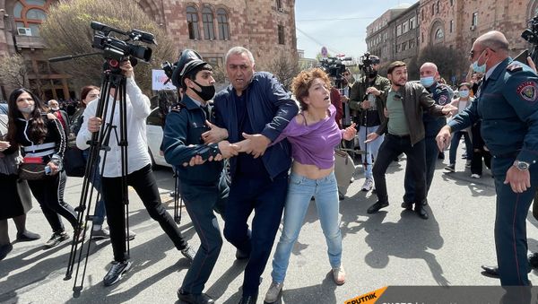 Акция протеста женщин-участниц движения ВЕТО, требующих отставки премьер-министра Пашиняна (7 апреля 2021). Еревaн - Sputnik Армения