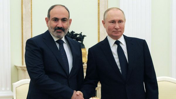 Премьер-министр Армении Никол Пашинян на встрече с президентом России Владимиром Путиным (7 апреля 2021). Москва - Sputnik Армения