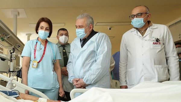 Министр обороны Вагаршак Арутюнян посетил медцентр Астхик (7 апреля 2021). Еревaн - Sputnik Армения