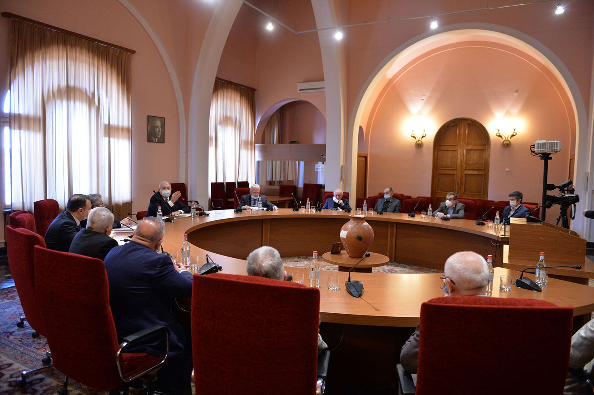 ՀՀ նախագահն այցելել է ԳԱԱ. քննարկվել է «Բարձրագույն կրթության և գիտության մասին» օրենքը - Sputnik Արմենիա, 1920, 08.04.2021