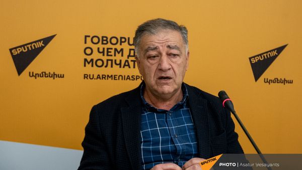 Пресс-конференция с участием советника директора института геологии НАН РА, экс-министра экологии Саркиса Шахазизяна в мультимедийном пресс-центре Sputnik Армения (9 апреля 2021). Еревaн - Sputnik Արմենիա