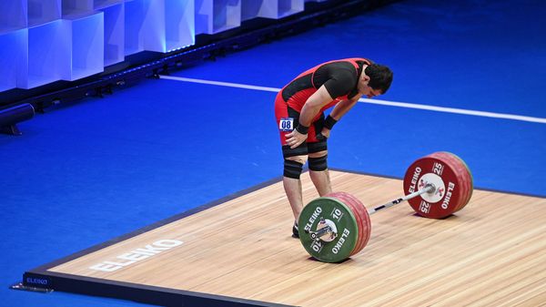 Тяжелоатлет Давид Оганесян во время выступления на чемпионате Европы по тяжелой атлетике в весовой категории до 96 кг (9 апреля 2021). Москвa - Sputnik Армения