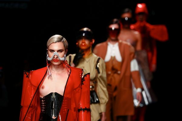 Модели в нарядах от Maya Hansen на Mercedes Benz Fashion Week в Мадриде Модели в нарядах от Maya Hansen на Mercedes Benz Fashion Week в Мадриде - Sputnik Армения