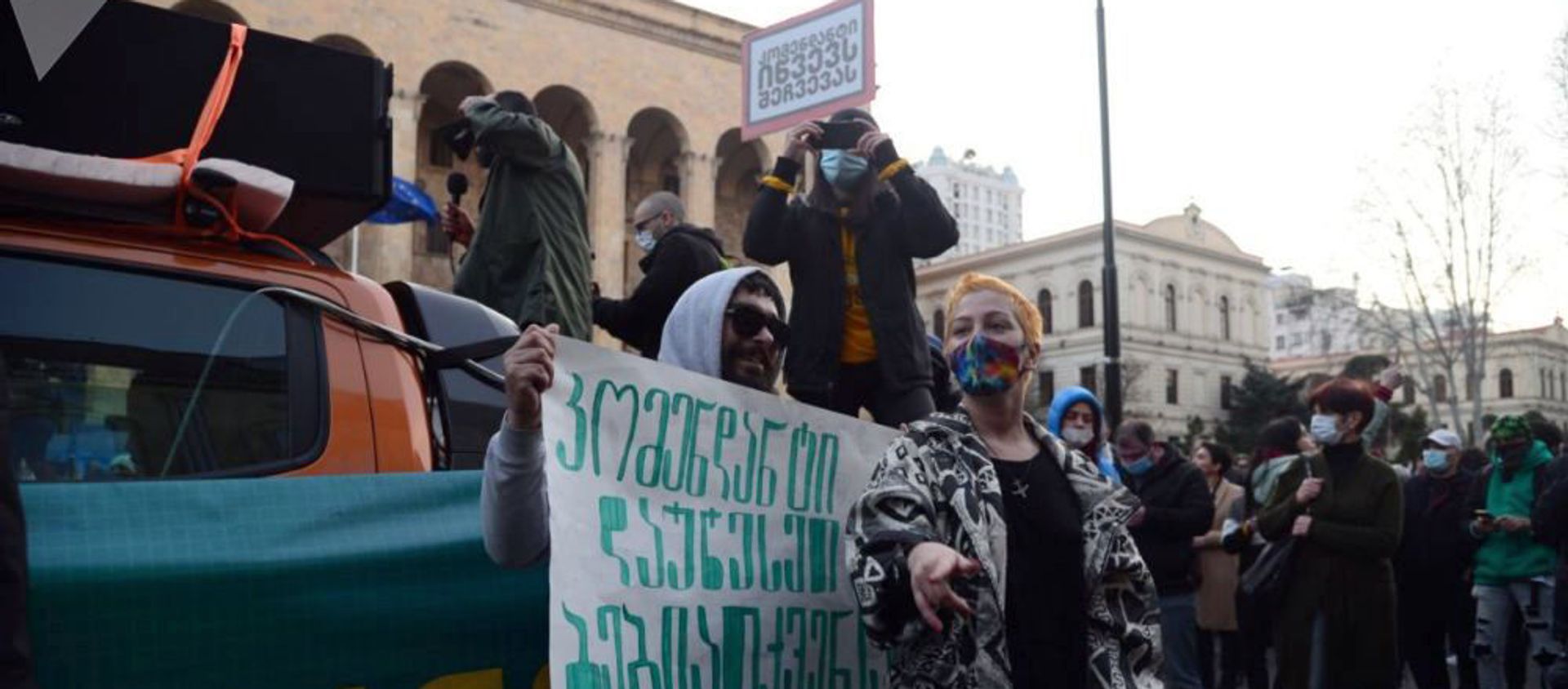 Шествие против комендантского часа и covid-ограничений в столице Грузии (3 апреля 2021). Тбилиси Шествие против комендантского часа и covid-ограничений в столице Грузии (3 апреля 2021). Тбилиси - Sputnik Армения, 1920, 10.04.2021
