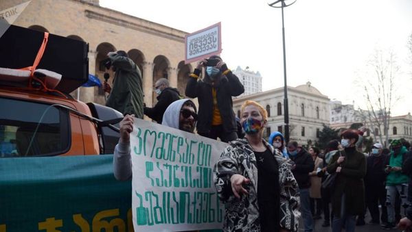 Шествие против комендантского часа и covid-ограничений в столице Грузии (3 апреля 2021). Тбилиси - Sputnik Армения