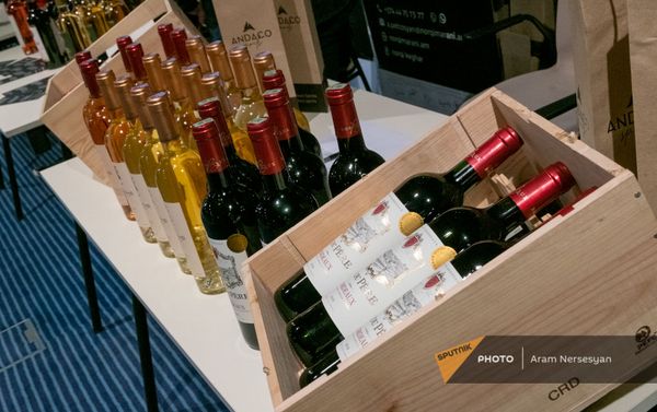 На благотворительной выставке-продаже вина в Ереване На благотворительной выставке-продаже вина в Ереване - Sputnik Армения