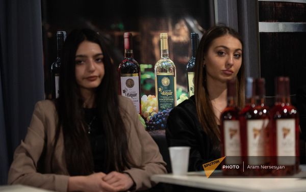 На благотворительной выставке-продаже вина в Ереване На благотворительной выставке-продаже вина в Ереване - Sputnik Армения