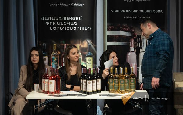 На благотворительной выставке-продаже вина в Ереване На благотворительной выставке-продаже вина в Ереване - Sputnik Армения