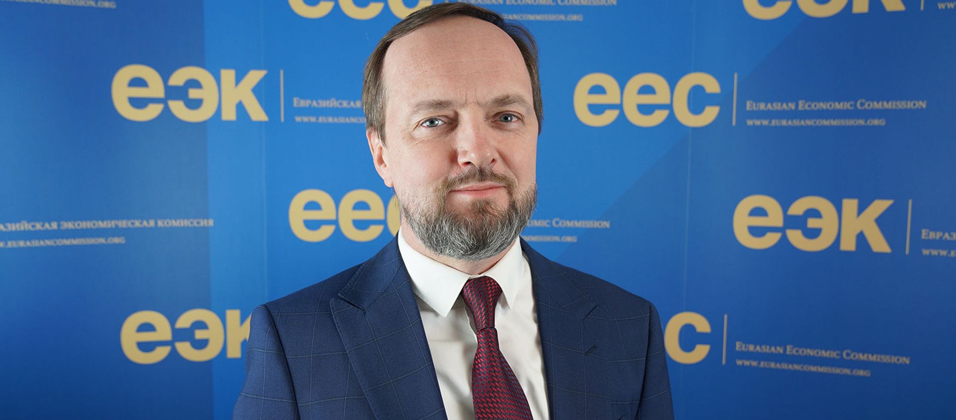 Директор департамента антимонопольного регулирования ЕЭК Алексей Сушкевич Директор департамента антимонопольного регулирования ЕЭК Алексей Сушкевич - Sputnik Армения, 1920, 14.04.2021