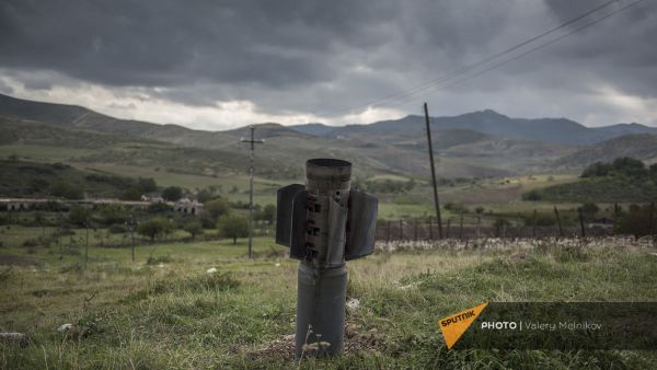 Часть ракеты после обстрела города Мартуни - Sputnik Армения