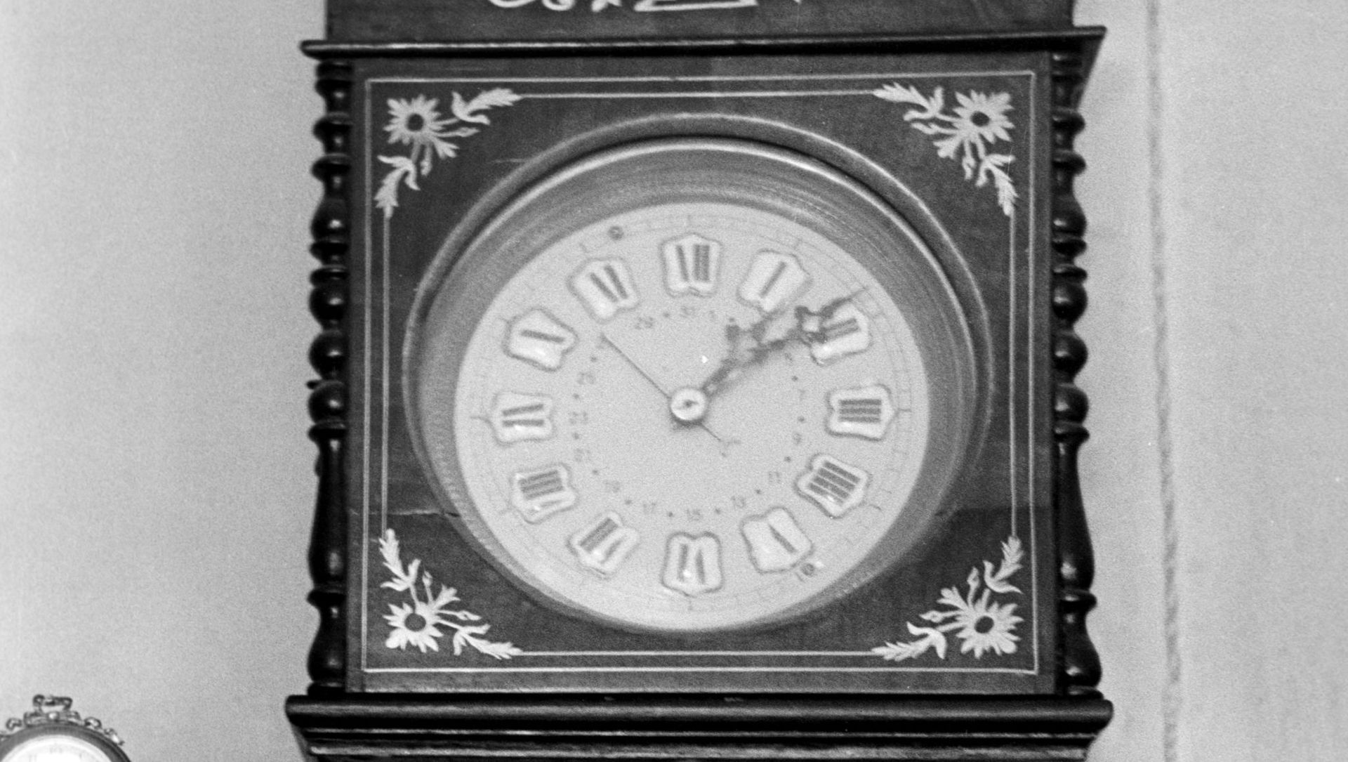 старинные часы старинные часы - Sputnik Армения, 1920, 15.04.2021
